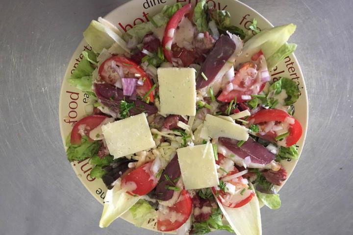 Nous vous invitons à découvrir notre délicieuse table d'hôte gastronomique.